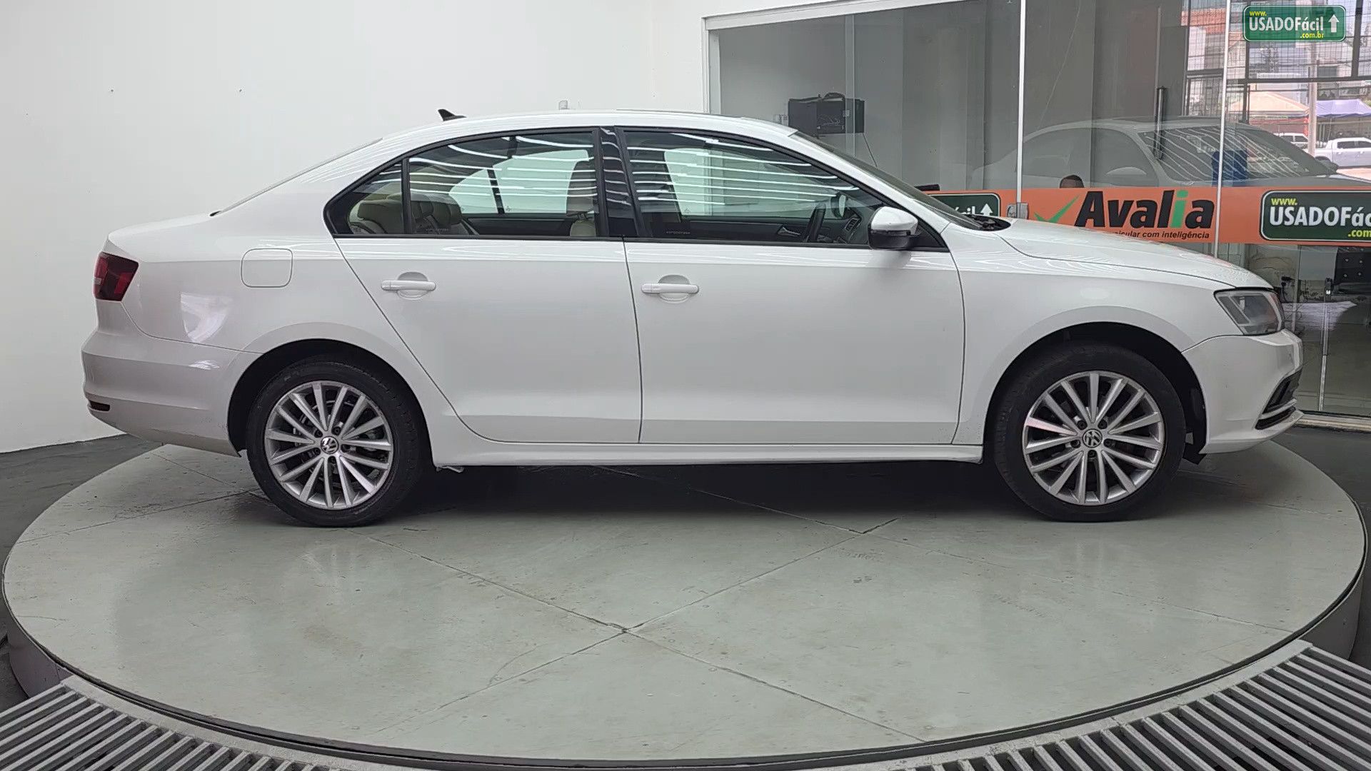 VOLKSWAGEN Jetta Comfortline 1.4 TSI Automático 2016/2016 — foto 4 de 28