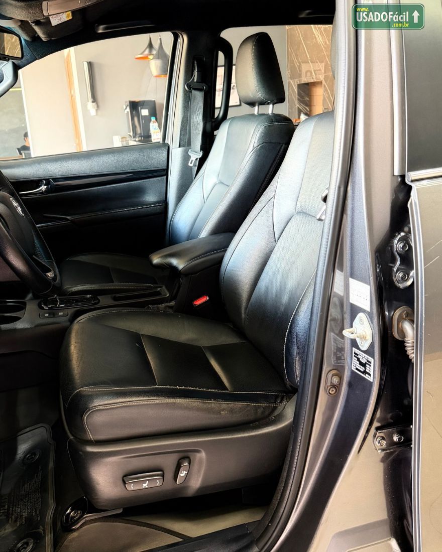 Toyota Hilux SRX CD 2.8 4x4 TDI Automático Diesel 2020/2020 — foto 6 de 13