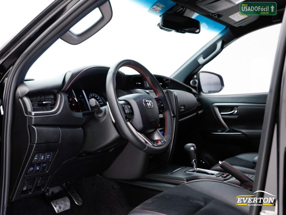 Toyota Hilux GR-S CD 4x4 2.8 TDI Automático Diesel 2024/2024 — foto 11 de 25