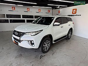 TOYOTA Hilux SW4 SRX 2.8 4x4 TDI Automático Diesel 7 Lugares
