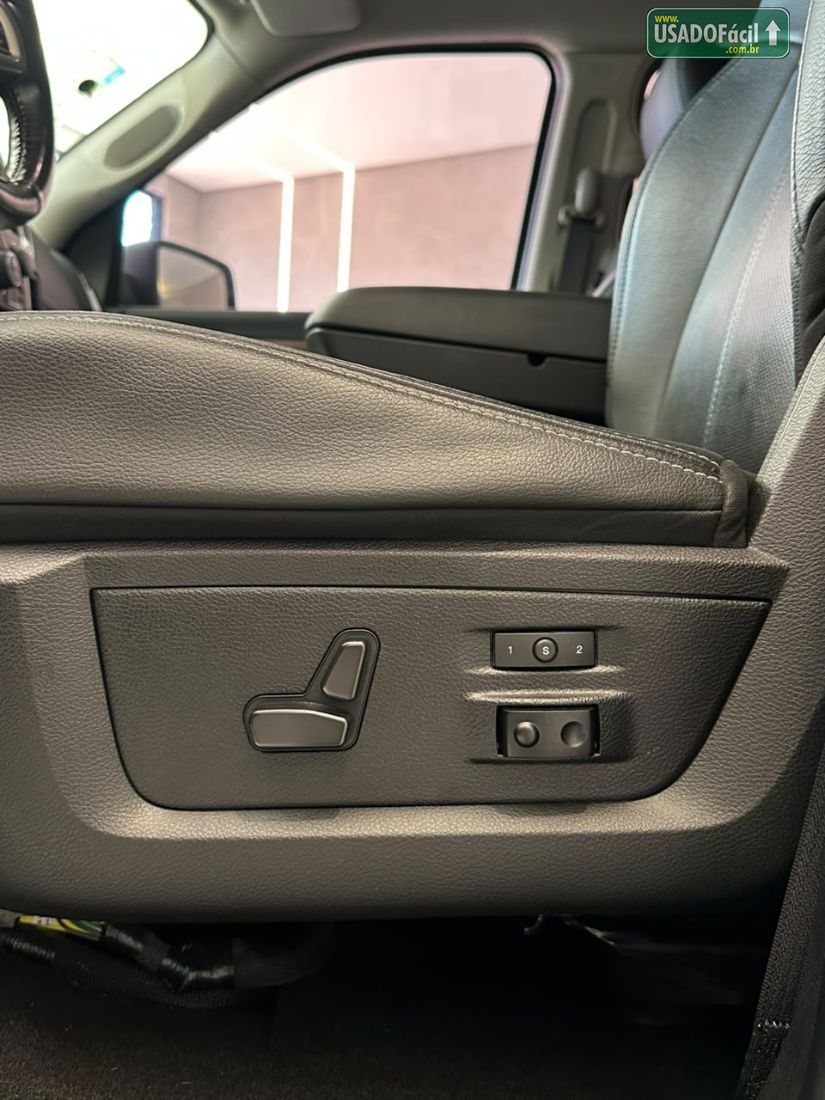 RAM Ram Classic Laramie Night Edition 5.7 4X4 Automático 2022/2022 — foto 16 de 24