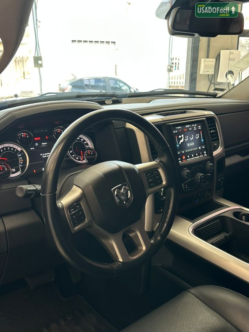 RAM Ram Classic Laramie Night Edition 5.7 4X4 Automático 2022/2022 — foto 19 de 24