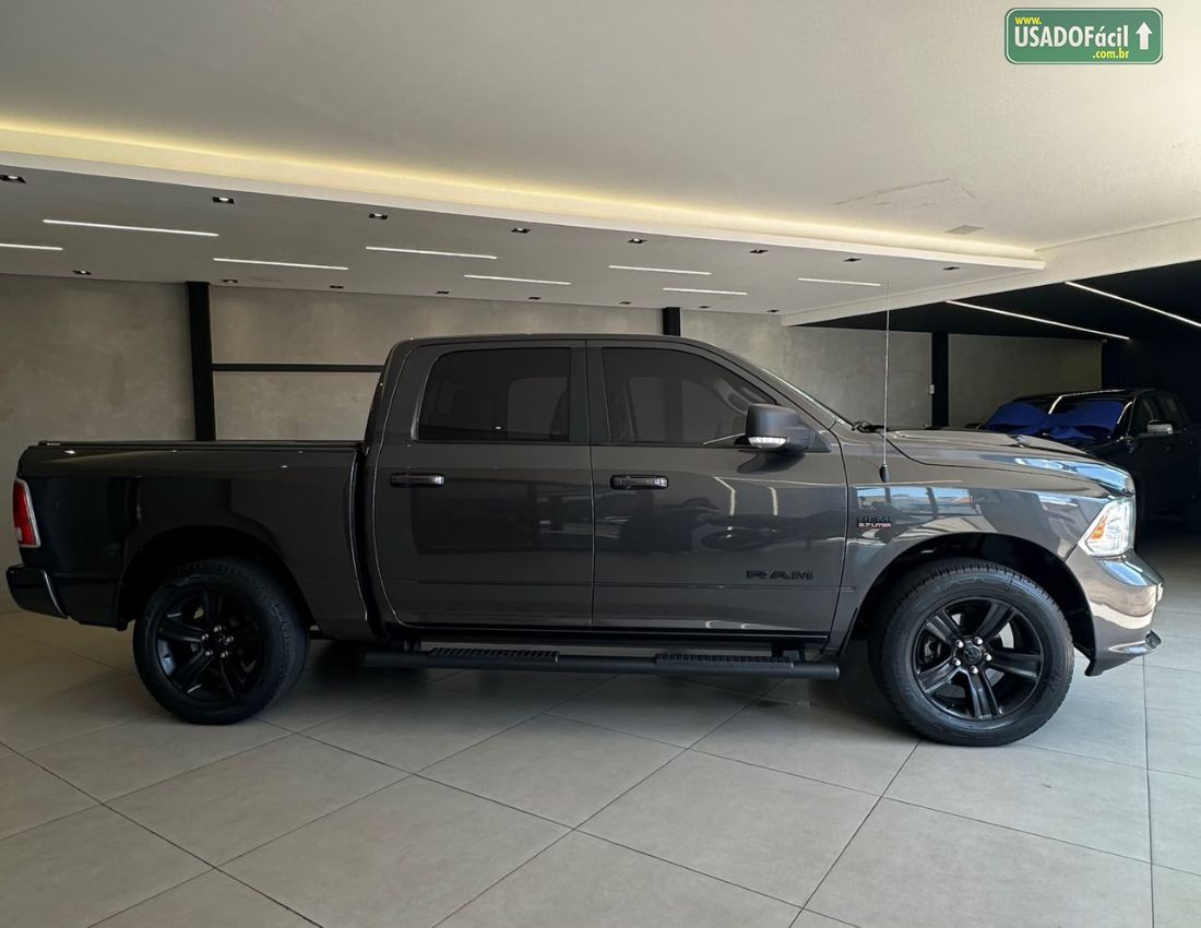 RAM Ram Classic Laramie Night Edition 5.7 4X4 Automático 2022/2022 — foto 4 de 24