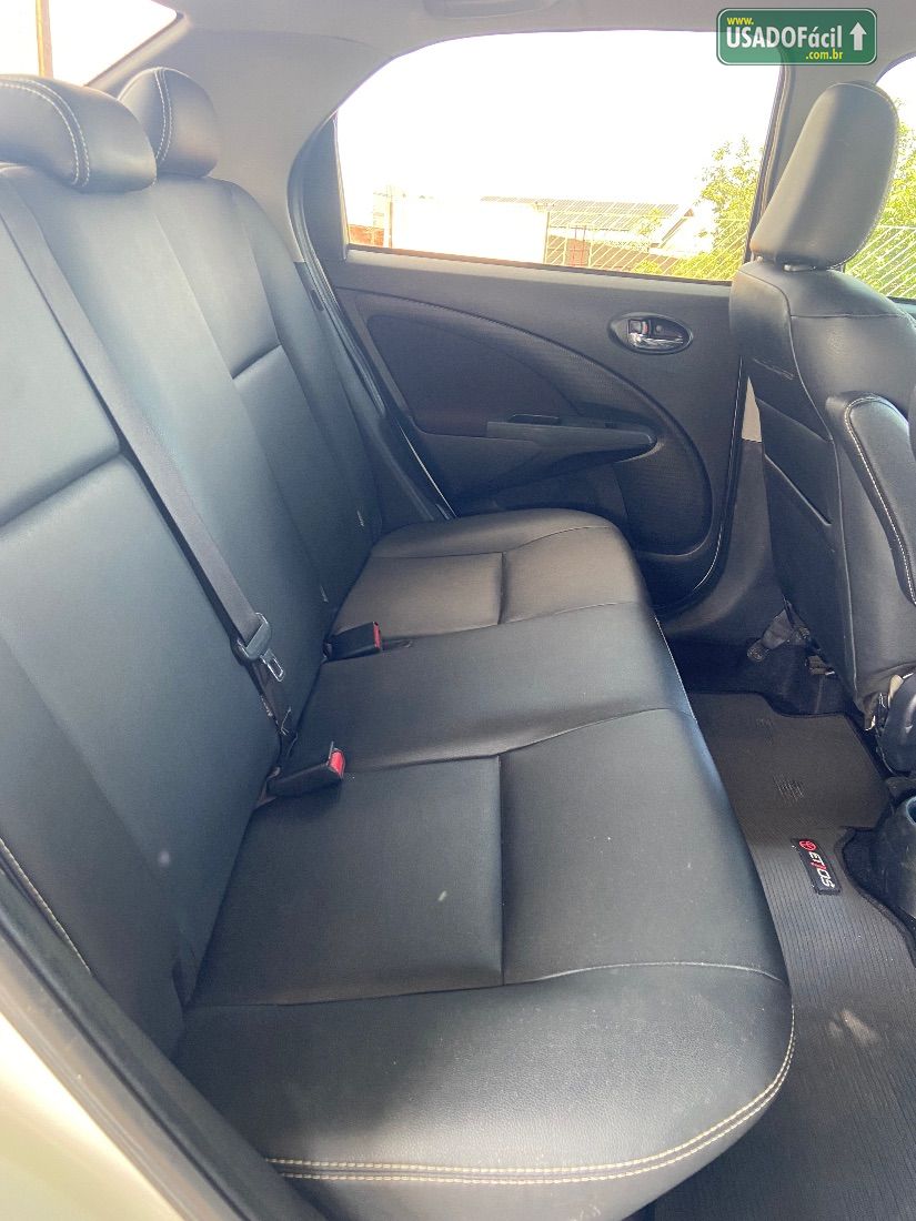 Toyota Etios Sedan XLS 1.5 Automático Flex 2017/2017 — foto 12 de 14