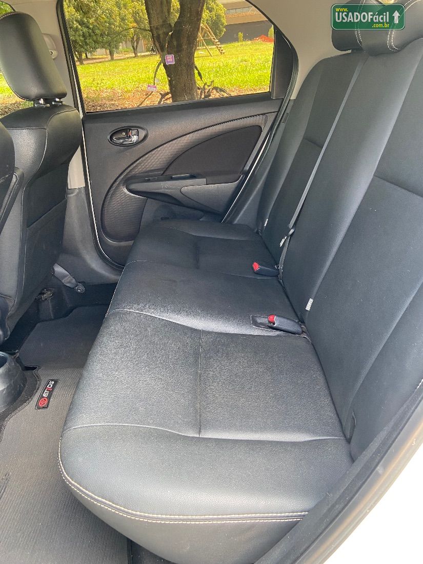 Toyota Etios Sedan XLS 1.5 Automático Flex 2017/2017 — foto 13 de 14