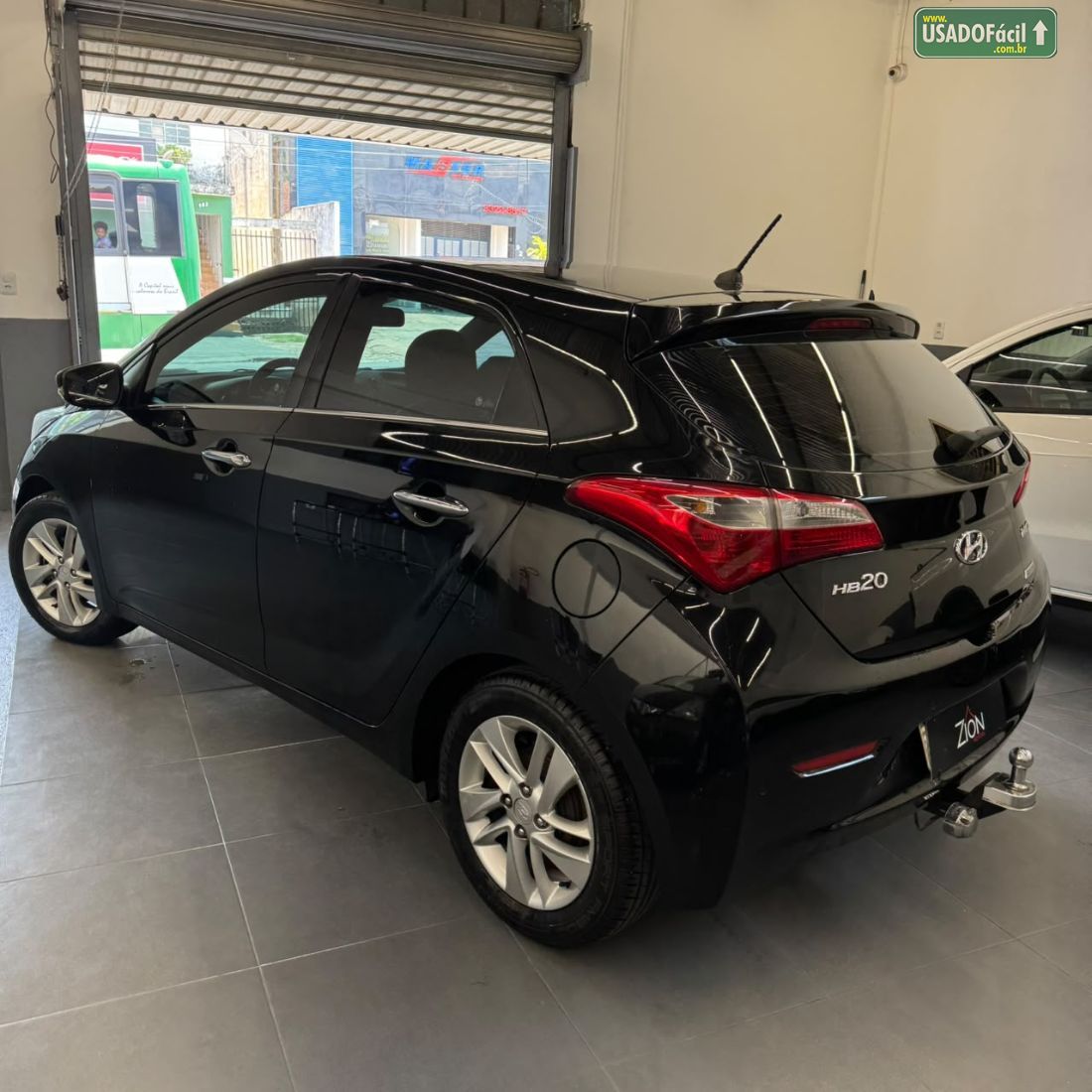 Hyundai HB20 Hatch Premium 1.6 Automático Flex 2014/2015 — foto 9 de 10