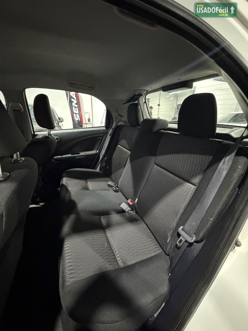 Toyota Etios Hatch XS 1.5 Automático Flex 2017/2018 — foto 3 de 10