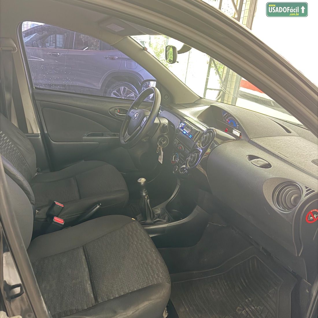 Toyota Etios Hatch X 1.3 Mecânico Flex 2015/2016 — foto 9 de 16