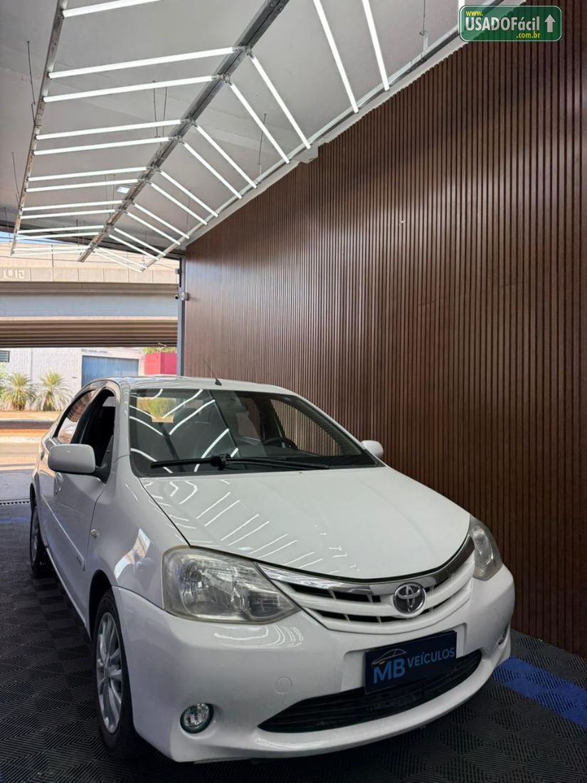 Toyota Etios Sedan XLS 1.5 Mecânico Flex 2013/2013 — foto 2 de 14