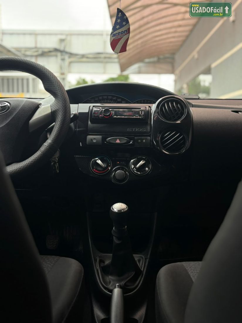 Toyota Etios Hatch 1.3 Mecânico Flex 2014/2014 — foto 10 de 17