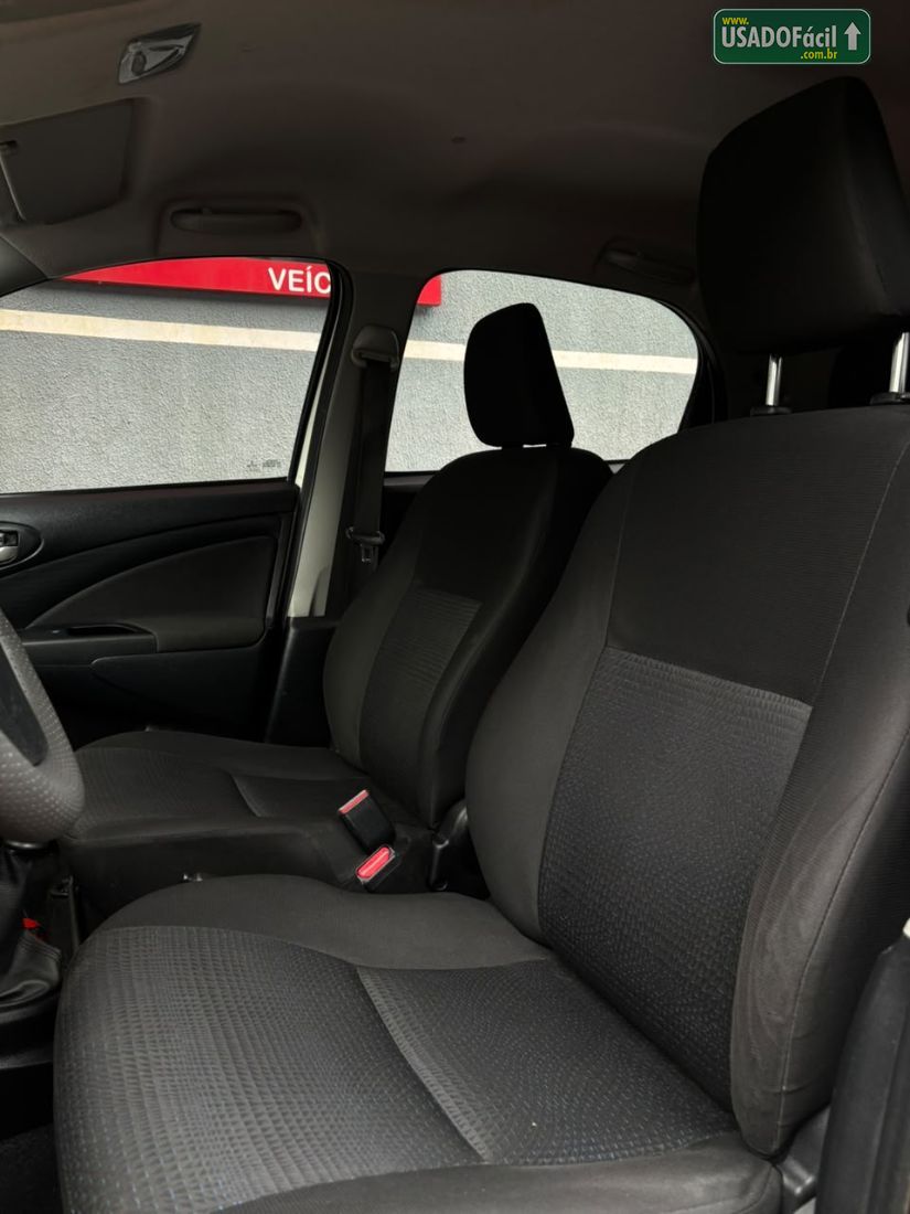 Toyota Etios Hatch 1.3 Mecânico Flex 2014/2014 — foto 14 de 17