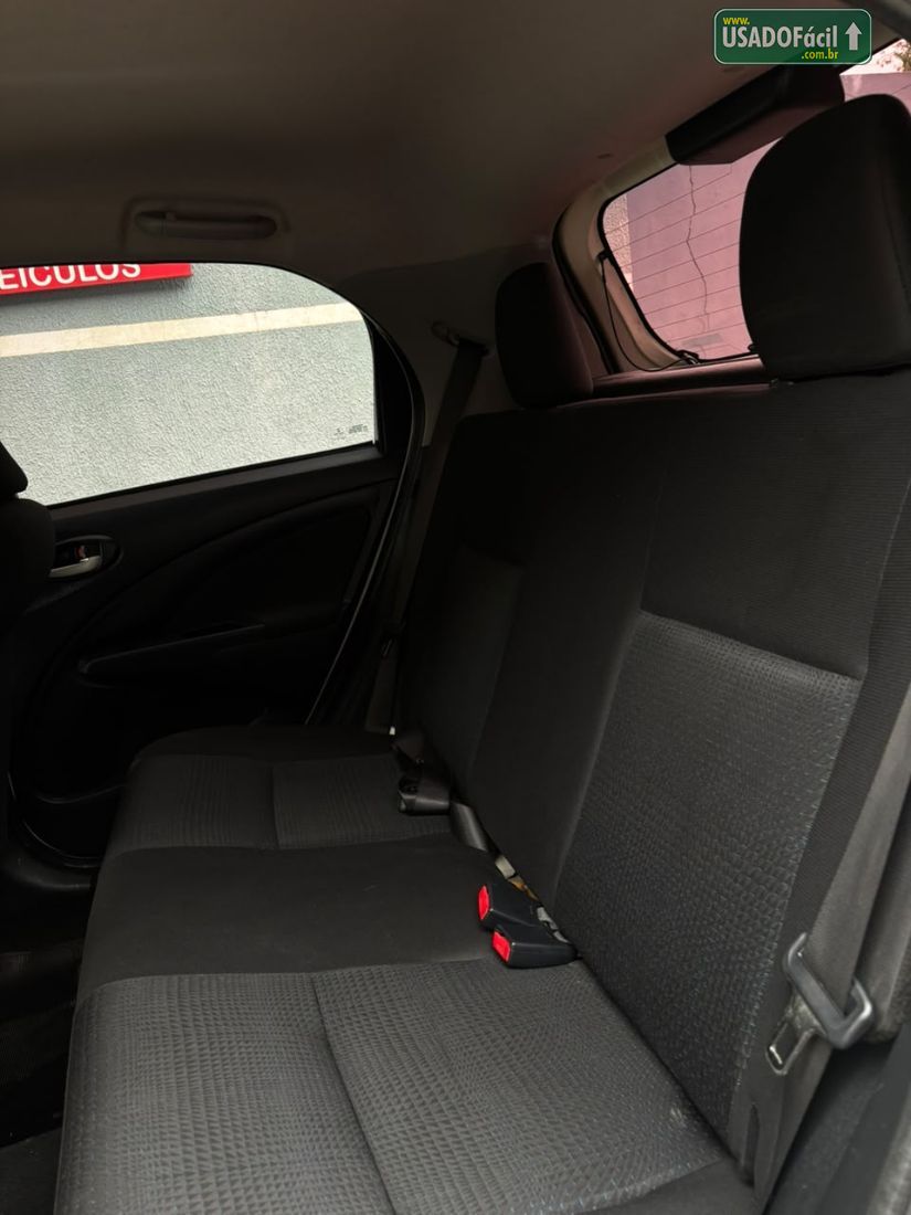 Toyota Etios Hatch 1.3 Mecânico Flex 2014/2014 — foto 15 de 17