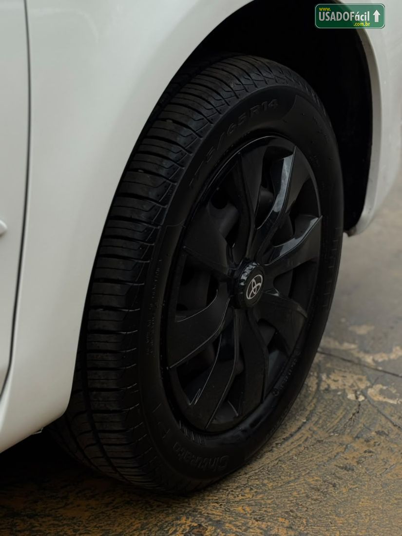 Toyota Etios Hatch 1.3 Mecânico Flex 2014/2014 — foto 16 de 17