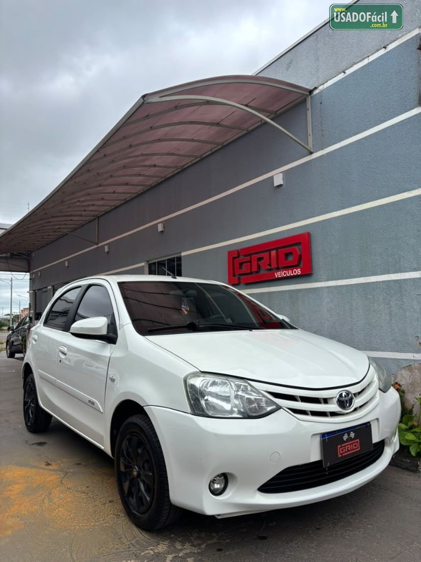 Toyota Etios Hatch 1.3 Mecânico Flex 2014/2014 — foto 2 de 17