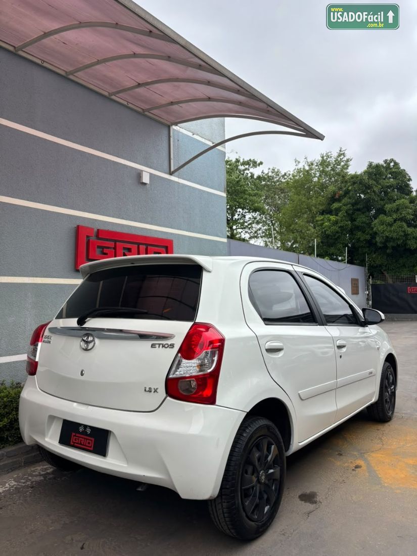 Toyota Etios Hatch 1.3 Mecânico Flex 2014/2014 — foto 3 de 17