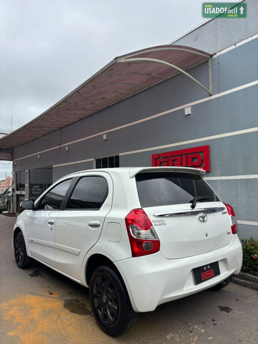 Toyota Etios Hatch 1.3 Mecânico Flex 2014/2014 — foto 4 de 17