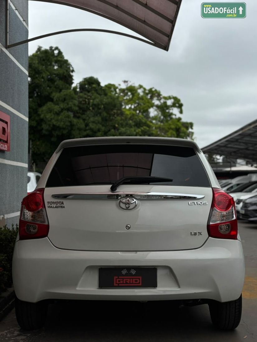 Toyota Etios Hatch 1.3 Mecânico Flex 2014/2014 — foto 6 de 17