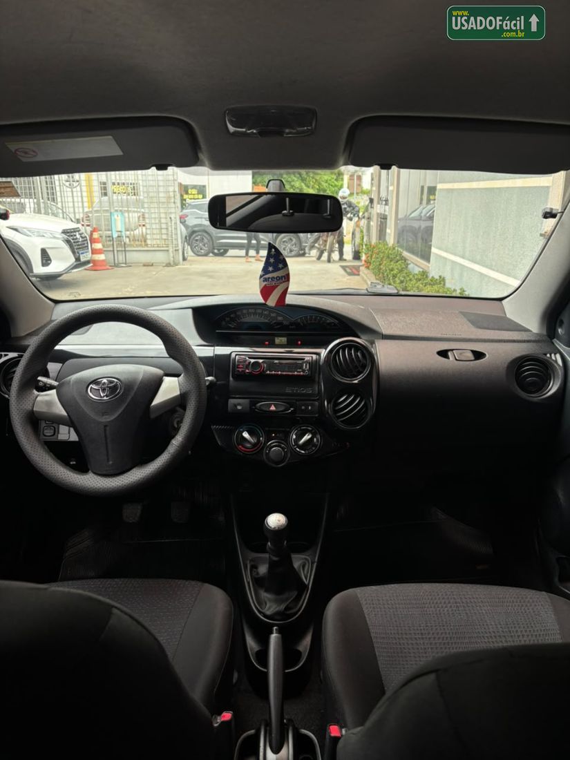 Toyota Etios Hatch 1.3 Mecânico Flex 2014/2014 — foto 7 de 17