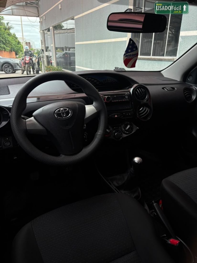 Toyota Etios Hatch 1.3 Mecânico Flex 2014/2014 — foto 8 de 17