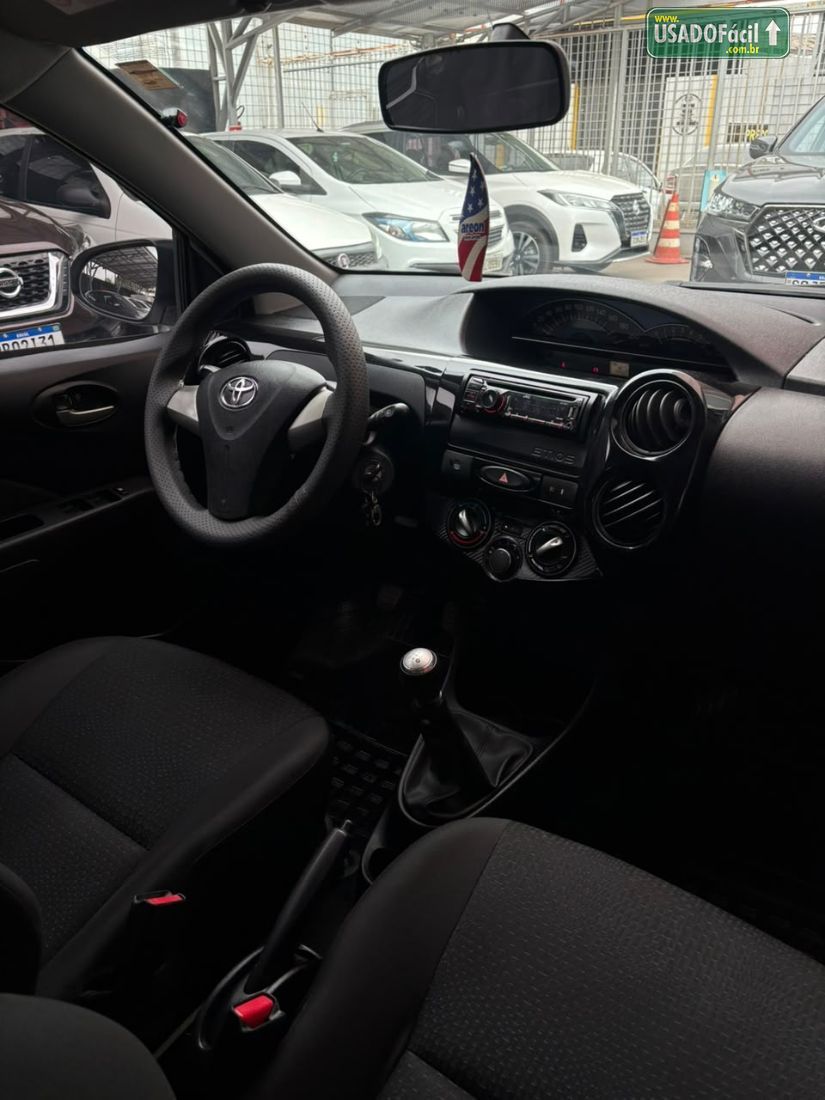 Toyota Etios Hatch 1.3 Mecânico Flex 2014/2014 — foto 9 de 17