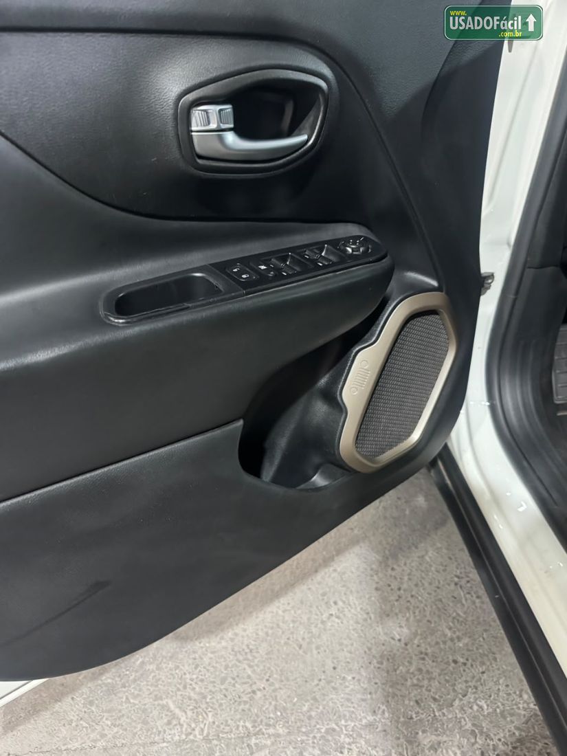Jeep Renegade Longitude 1.8 4x2 Automático Flex 2018/2018 — foto 14 de 17
