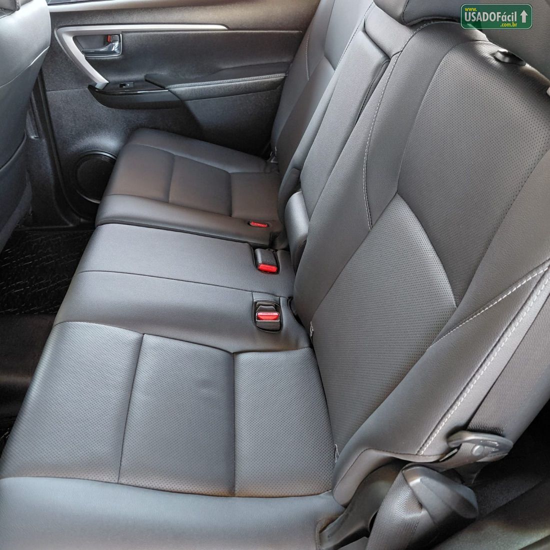 Toyota Hilux SW4 SRX 2.8 4x4 TDI Automático Diesel 2023/2024 — foto 9 de 10