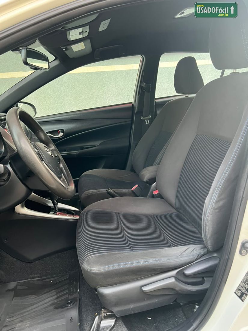 Toyota Yaris Hatch XL 1.3 Automático Flex 2018/2019 — foto 13 de 14