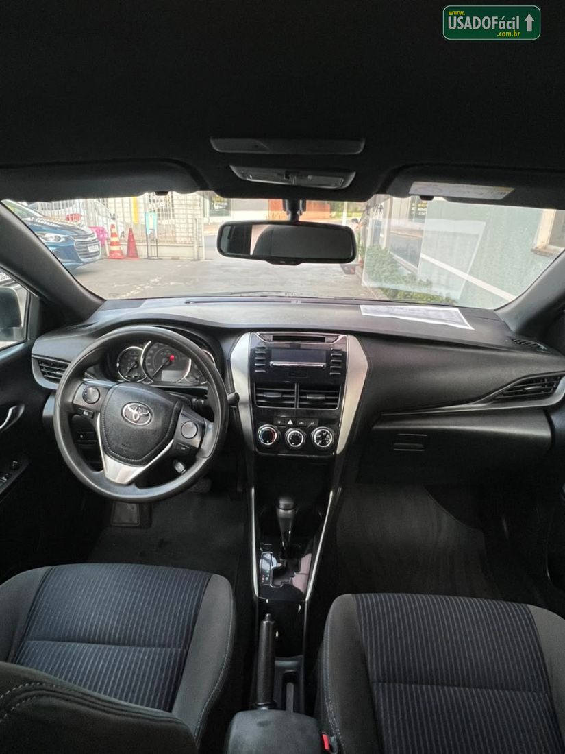 Toyota Yaris Hatch XL 1.3 Automático Flex 2018/2019 — foto 8 de 14
