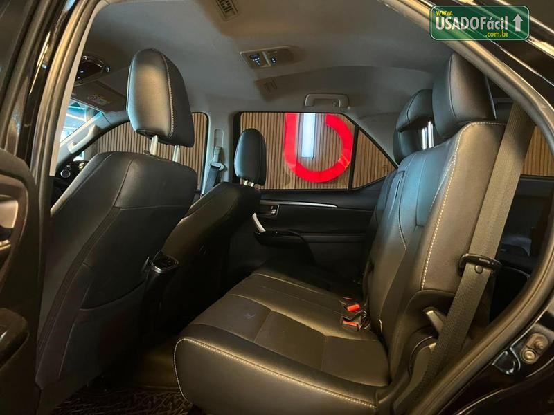 Toyota Hilux SRX CD 2.8 4x4 TDI Automático Diesel 2023/2024 — foto 10 de 16