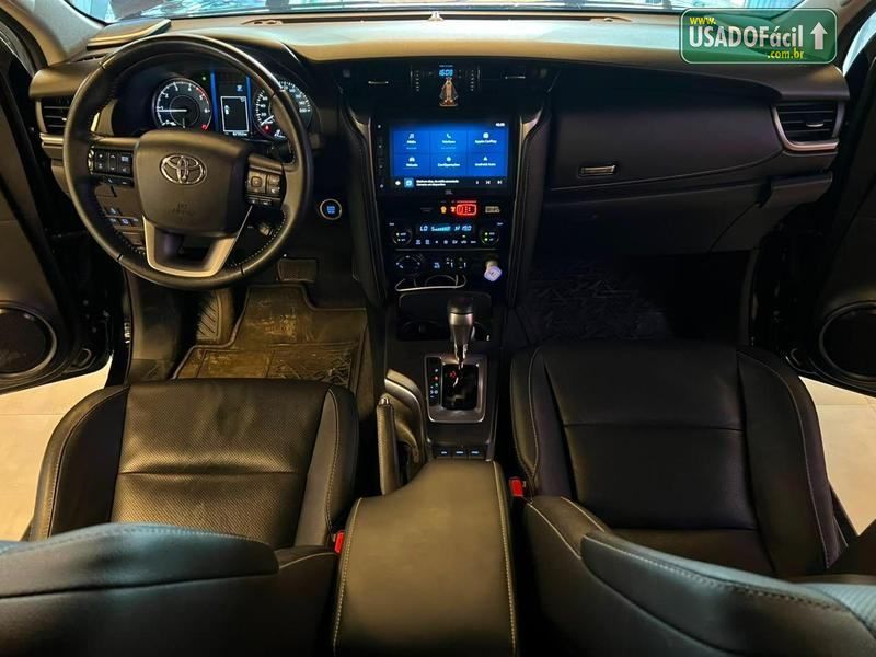 Toyota Hilux SRX CD 2.8 4x4 TDI Automático Diesel 2023/2024 — foto 11 de 16