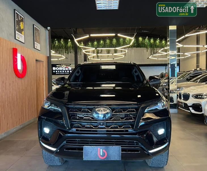 Toyota Hilux SRX CD 2.8 4x4 TDI Automático Diesel 2023/2024 — foto 2 de 16