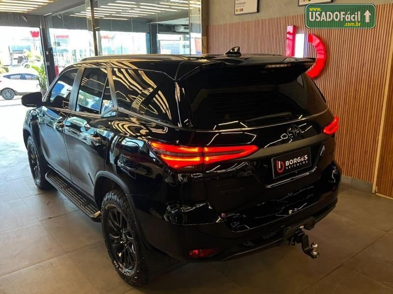 Toyota Hilux SRX CD 2.8 4x4 TDI Automático Diesel 2023/2024 — foto 4 de 16