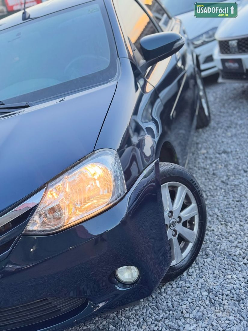 Toyota Etios Hatch XLS 1.5 Automático Flex 2016/2017 — foto 2 de 10