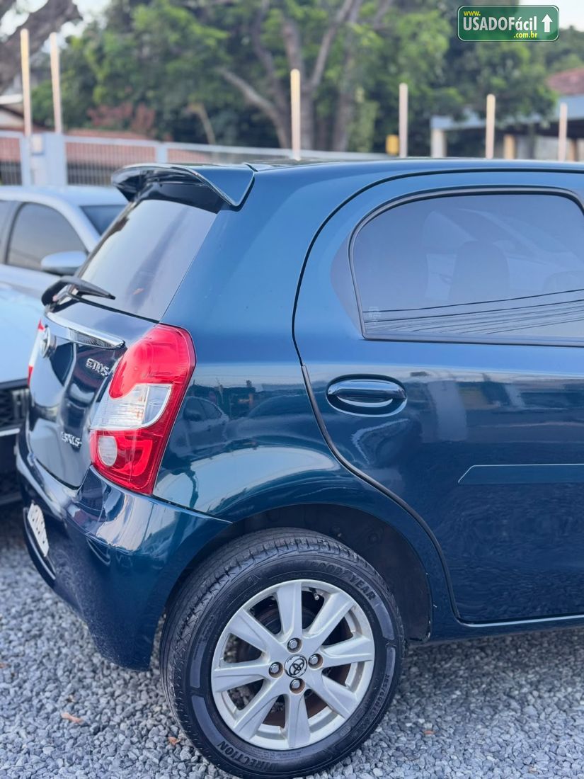 Toyota Etios Hatch XLS 1.5 Automático Flex 2016/2017 — foto 4 de 10