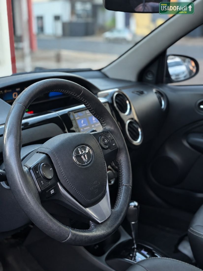 Toyota Etios Hatch XLS 1.5 Automático Flex 2016/2017 — foto 6 de 10
