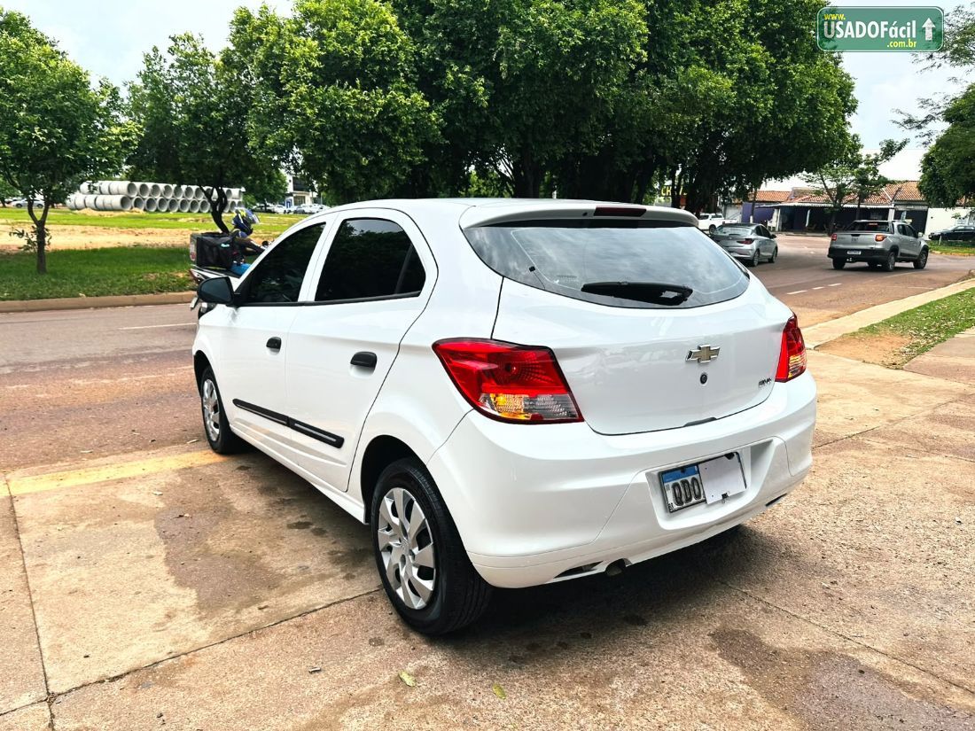 CHEVROLET/GM Onix Hatch LS 1.0 Mecânico Flex 2015/2016 — foto 14 de 17