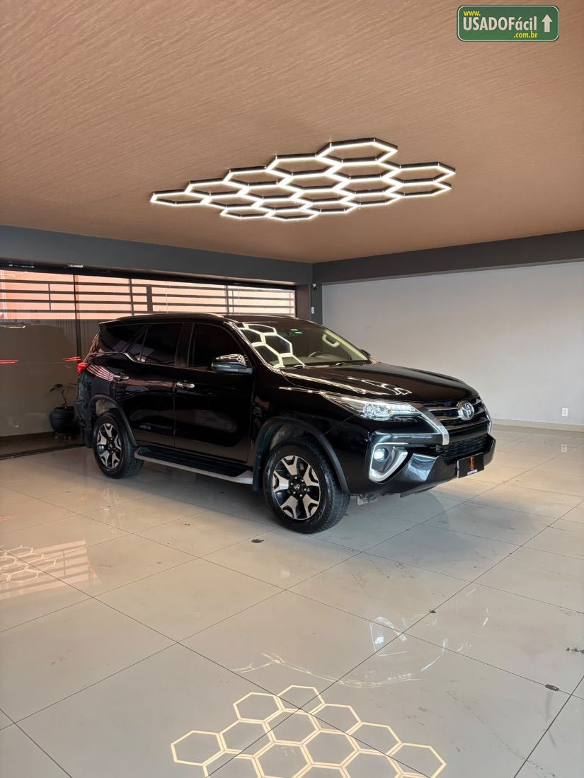 Toyota Hilux SW4 SRX 2.8 4x4 TDI Automático Diesel 2019/2020 — foto 3 de 11