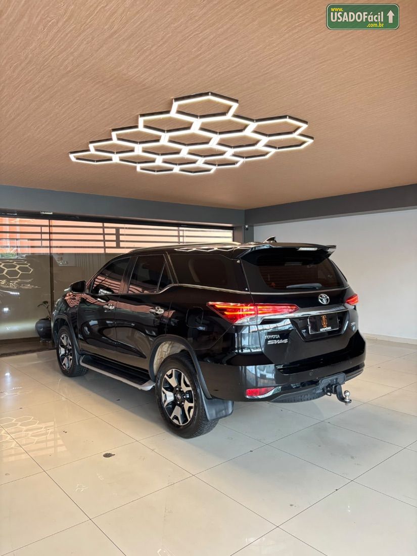 Toyota Hilux SW4 SRX 2.8 4x4 TDI Automático Diesel 2019/2020 — foto 4 de 11