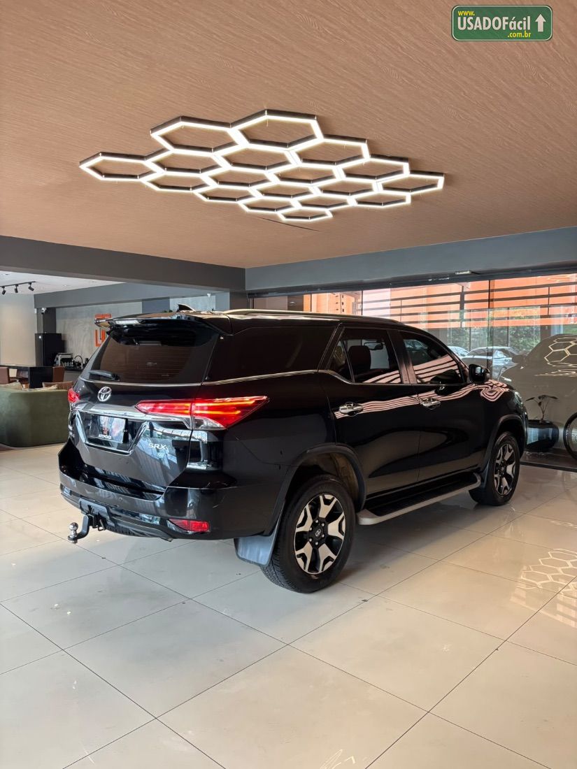 Toyota Hilux SW4 SRX 2.8 4x4 TDI Automático Diesel 2019/2020 — foto 6 de 11