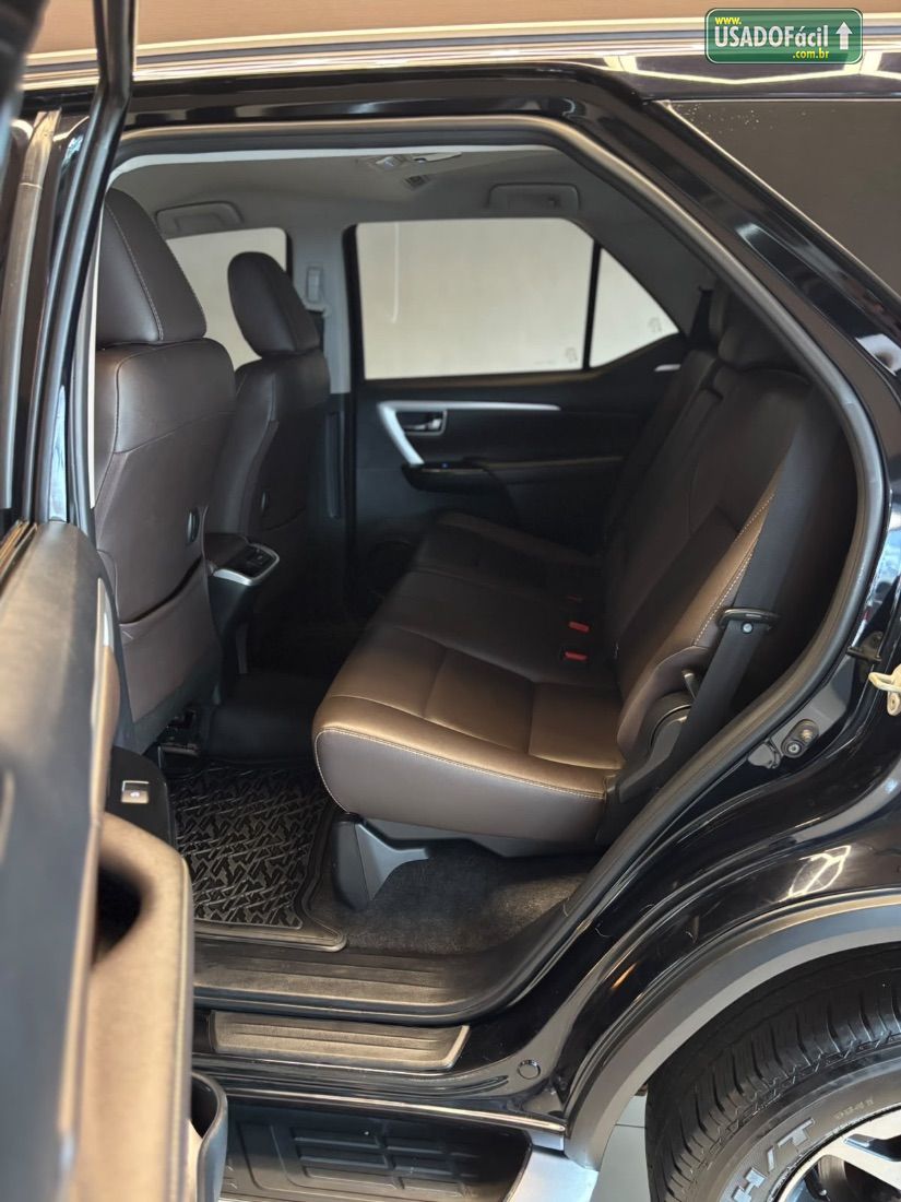 Toyota Hilux SW4 SRX 2.8 4x4 TDI Automático Diesel 2019/2020 — foto 8 de 11