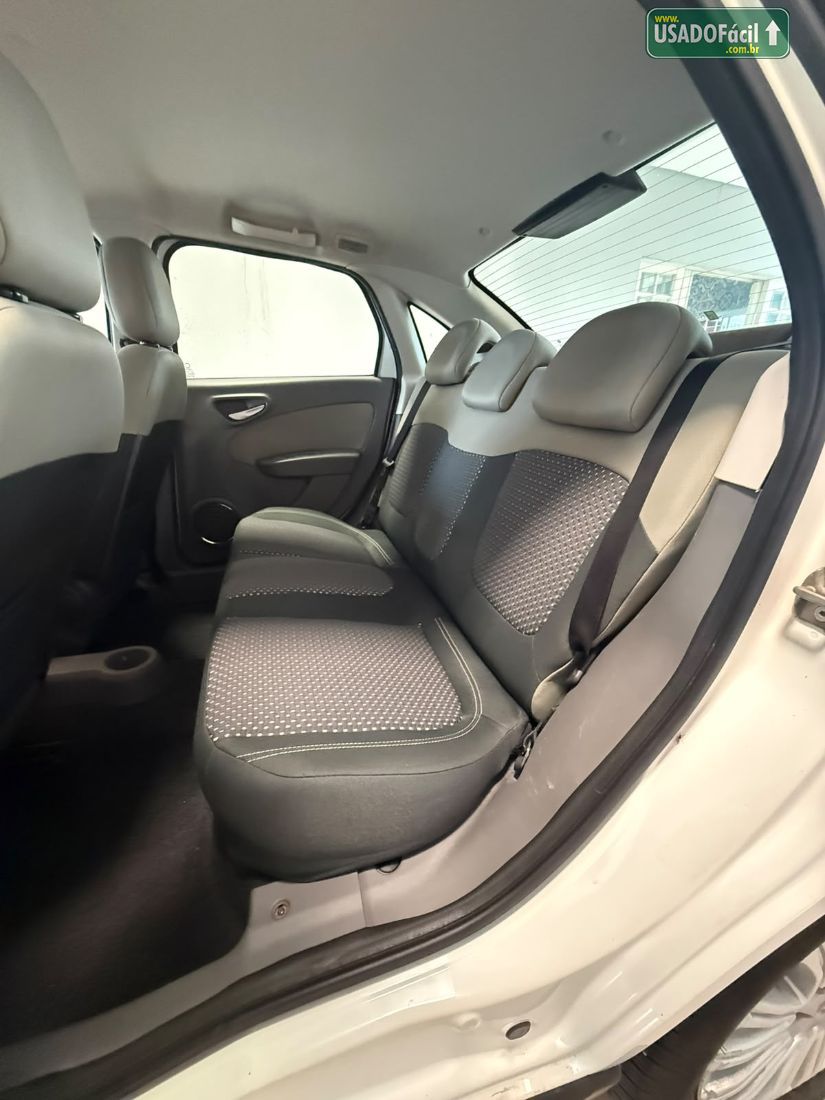 Fiat Grand Siena Essence 1.6 Flex 2015/2015 — foto 13 de 19