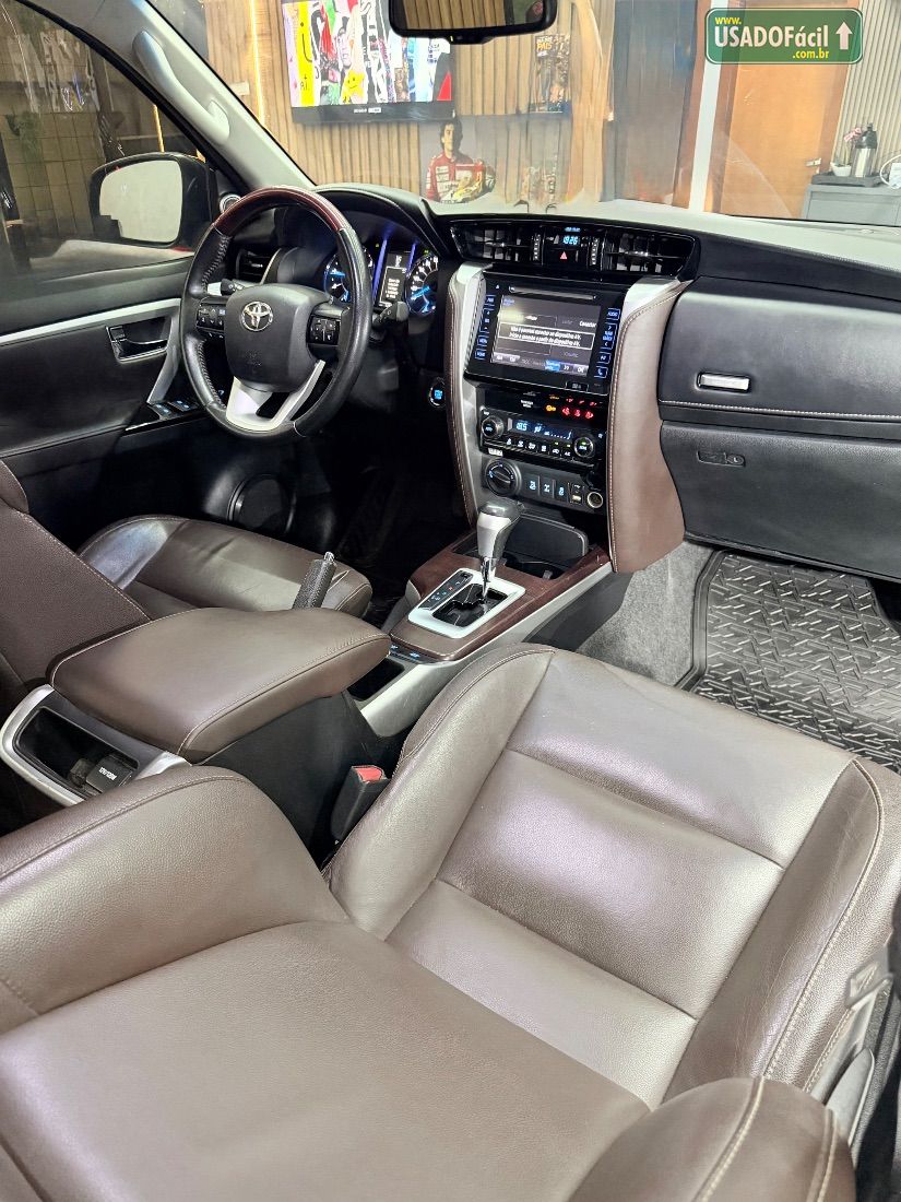 Toyota Hilux SW4 SRX 2.8 4x4 TDI Automático Diesel 2017/2017 — foto 14 de 14