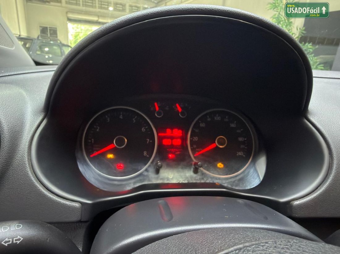 Volkswagen Voyage City 1.6 Mi Total Flex 2014/2014 — foto 5 de 8