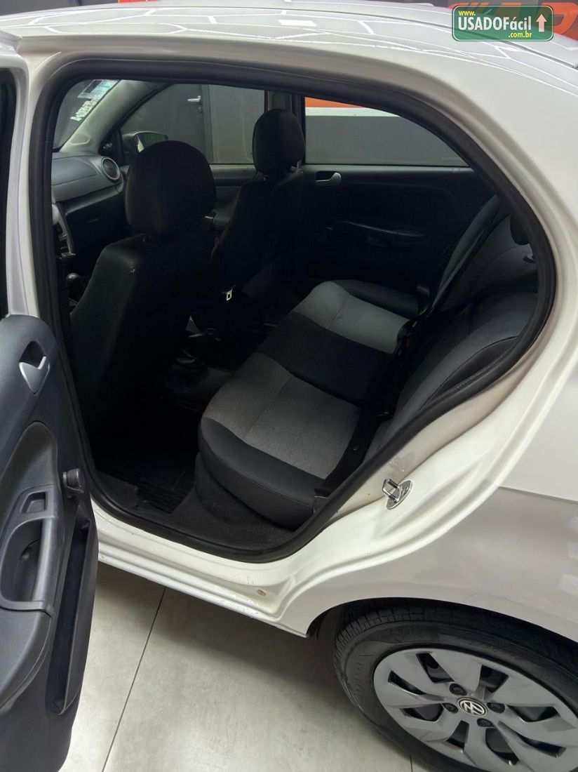 Volkswagen Voyage City 1.6 Mi Total Flex 2014/2014 — foto 6 de 8