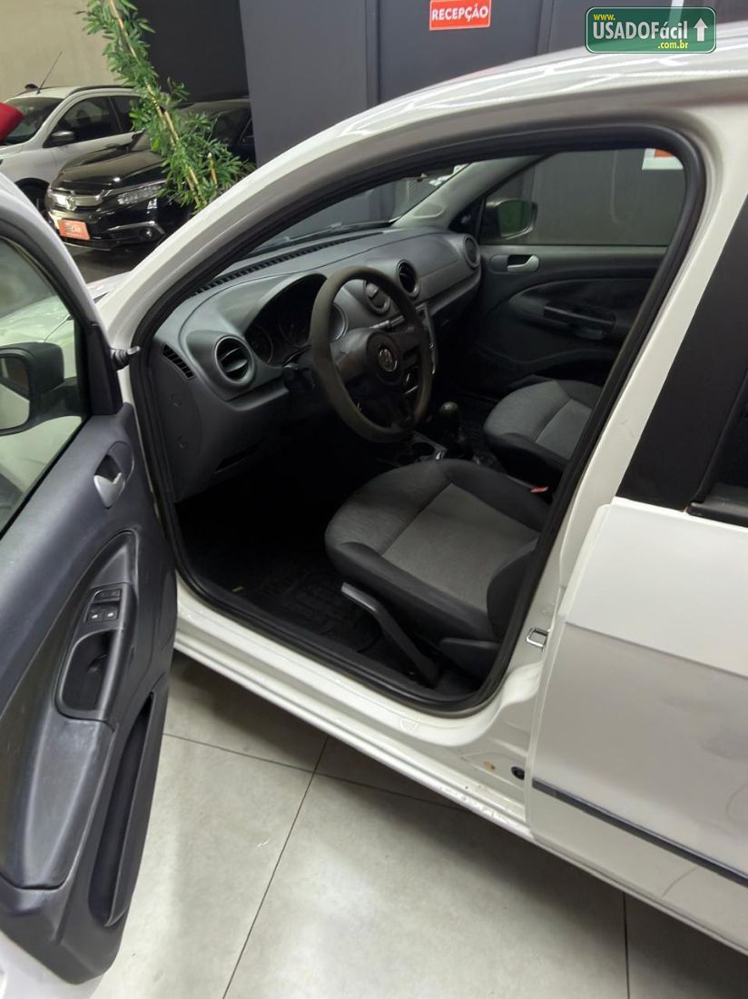 Volkswagen Voyage City 1.6 Mi Total Flex 2014/2014 — foto 8 de 8