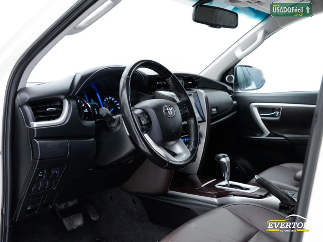Toyota Hilux SW4 SRV 4x2 2.7 Automático Flex 2019/2019 — foto 10 de 21