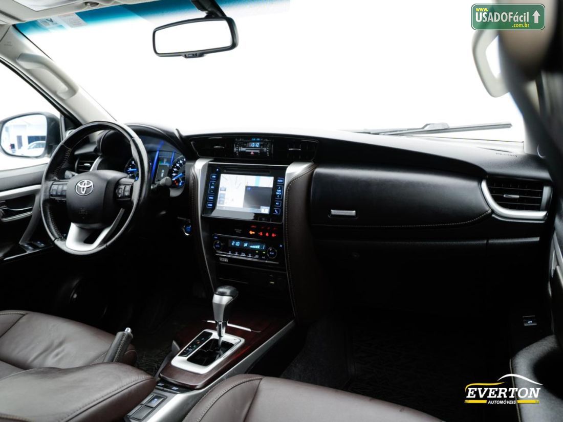 Toyota Hilux SW4 SRV 4x2 2.7 Automático Flex 2019/2019 — foto 17 de 21