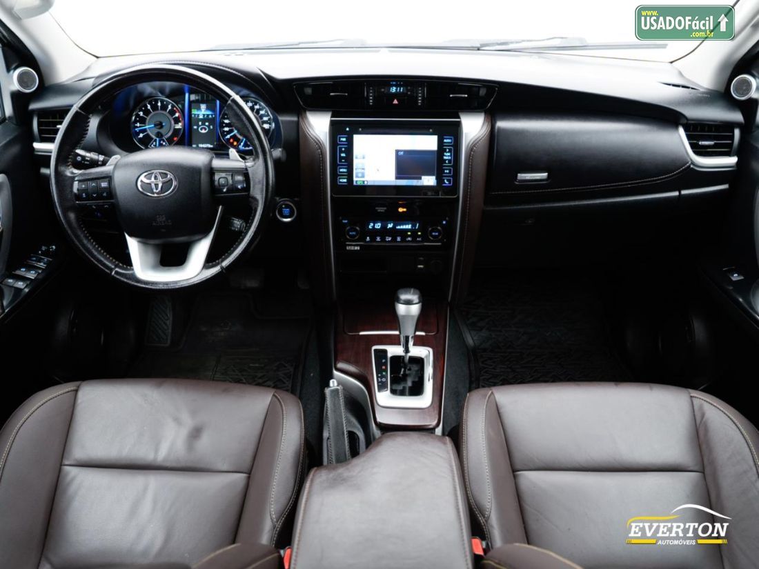 Toyota Hilux SW4 SRV 4x2 2.7 Automático Flex 2019/2019 — foto 18 de 21