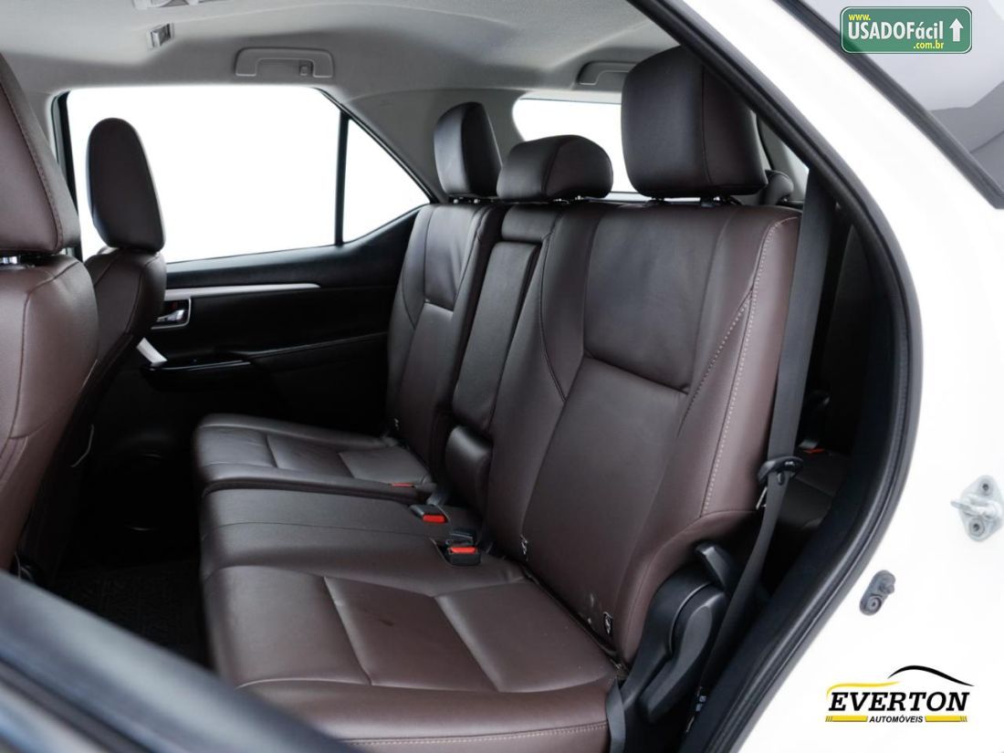 Toyota Hilux SW4 SRV 4x2 2.7 Automático Flex 2019/2019 — foto 19 de 21
