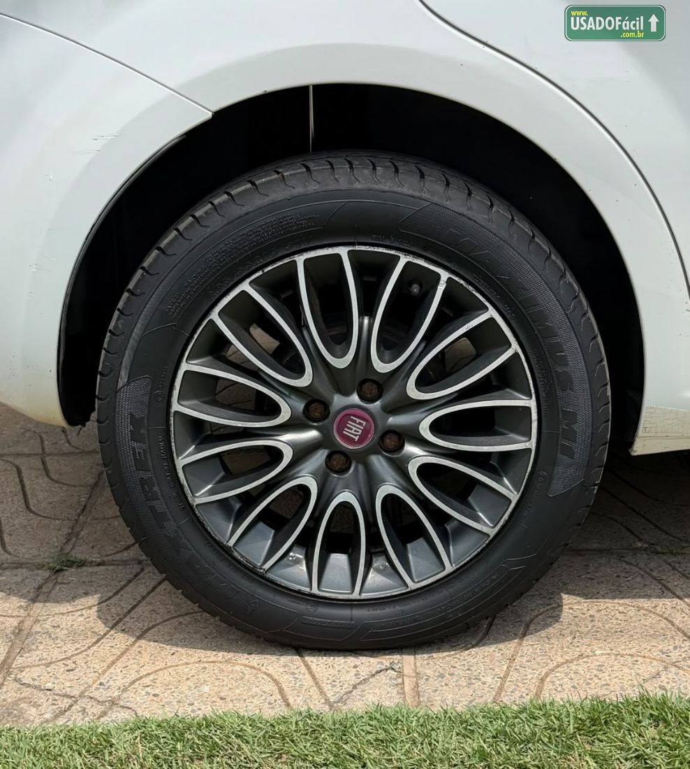Fiat Punto Essence Dualogic 1.6 Flex 5P 2014/2014 — foto 5 de 14